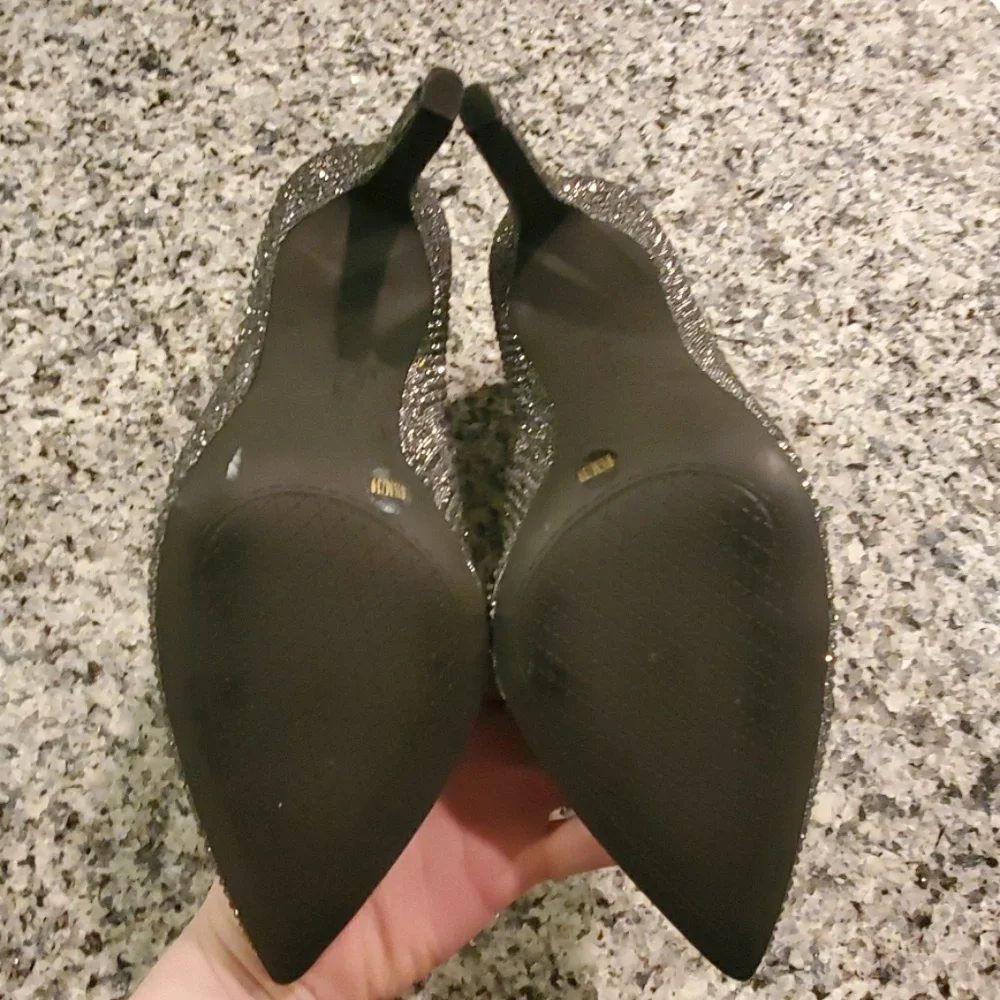 Shoes - Picture 5 of 6